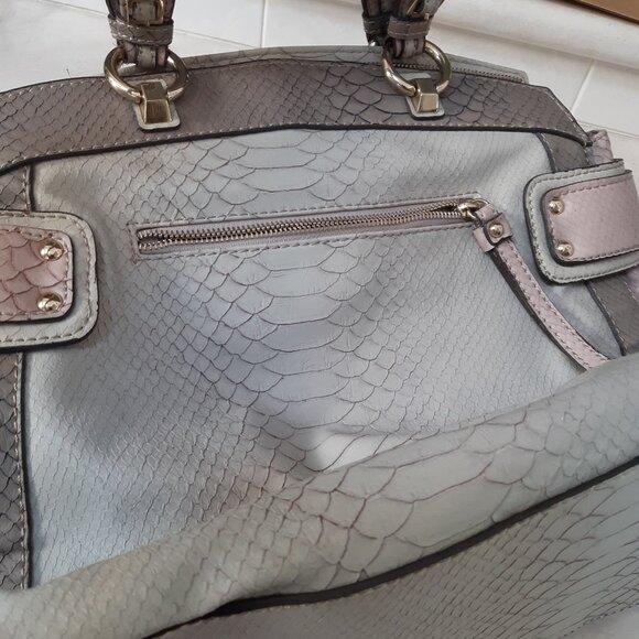 Guess Large Handbag with matching Wallet - Picture 9 of 16
